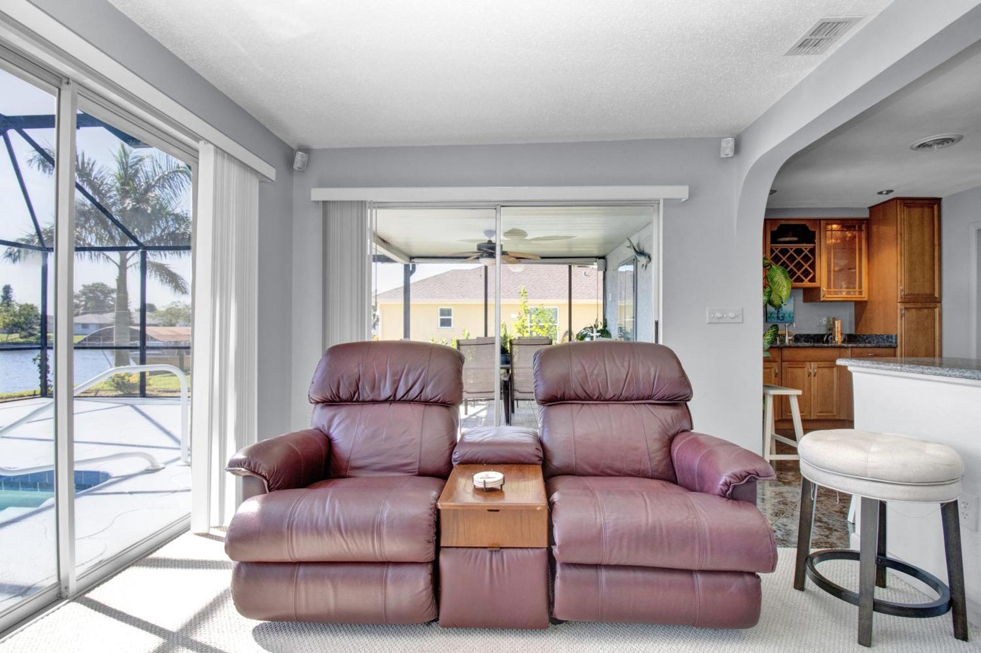 Pet Friendly Canal Front 3-Bedroom Grand Villa With Pool, Linai And Dock Порт-Шарлотт Экстерьер фото